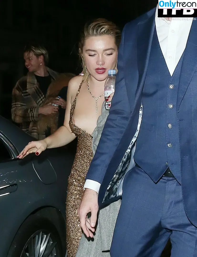 Florence Pugh nude photo #0316 (florencepugh)