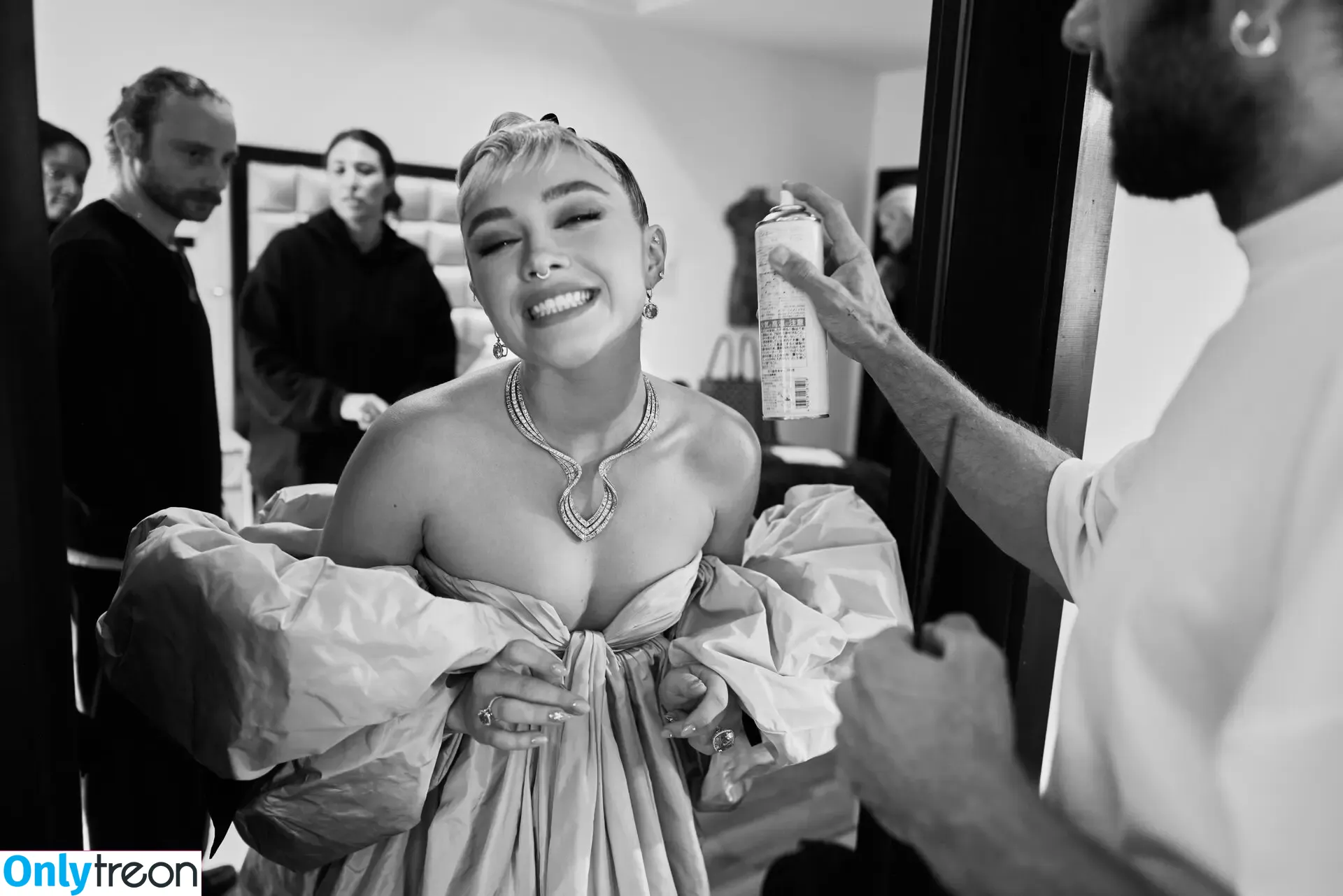 Florence Pugh nude photo #0440 (florencepugh)