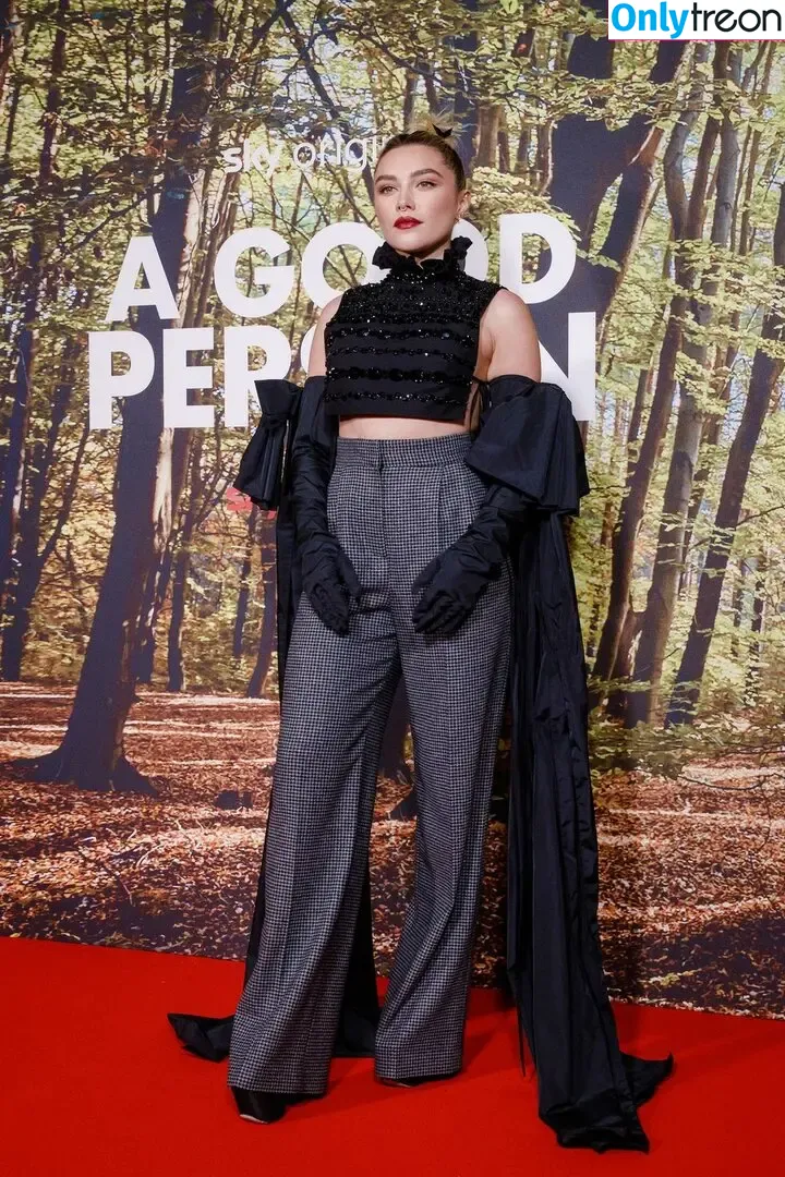 Florence Pugh nude photo #0474 (florencepugh)