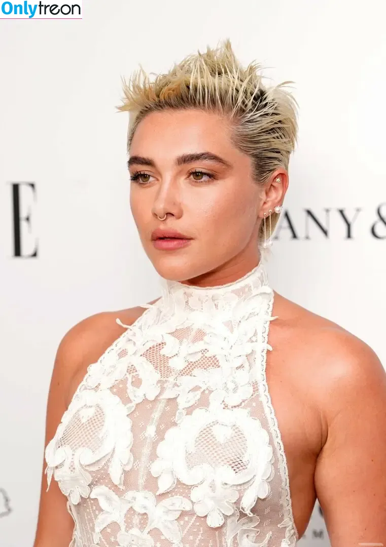 Florence Pugh nude photo #0804 (florencepugh)