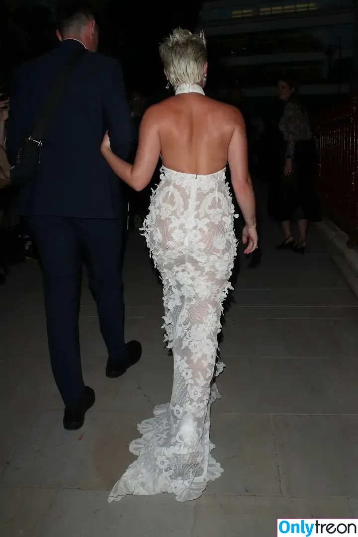 Florence Pugh nude photo #0810 (florencepugh)