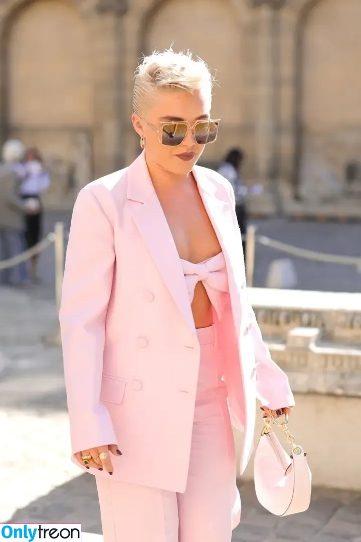Florence Pugh nude photo #0829 (florencepugh)