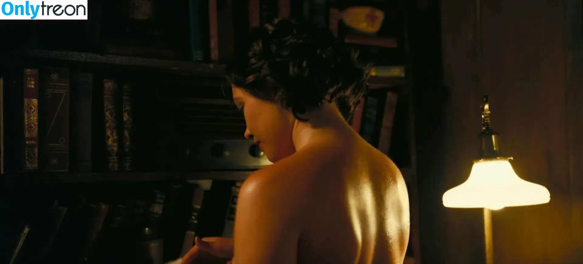 Florence Pugh nude photo #0904 (florencepugh)
