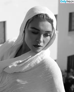Florence Pugh / florencepugh nude photo #1089