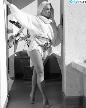 Florence Pugh / florencepugh nude photo #1090