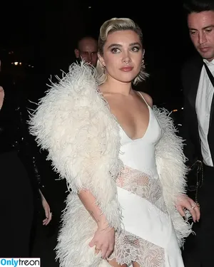 Florence Pugh / florencepugh nude photo #1131