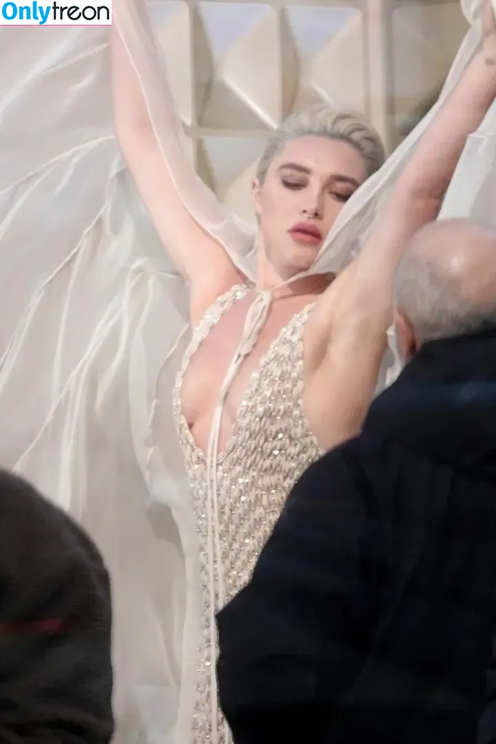 Florence Pugh nude photo #1022 (florencepugh)