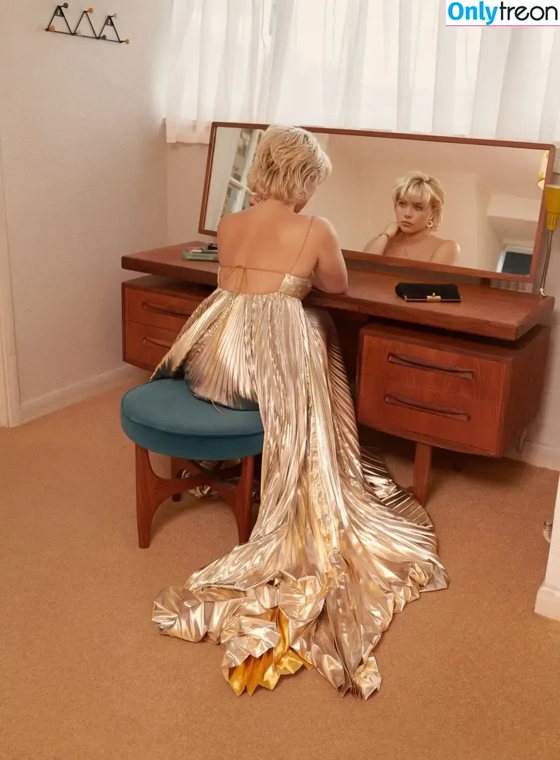 Florence Pugh nude photo #1662 (florencepugh)
