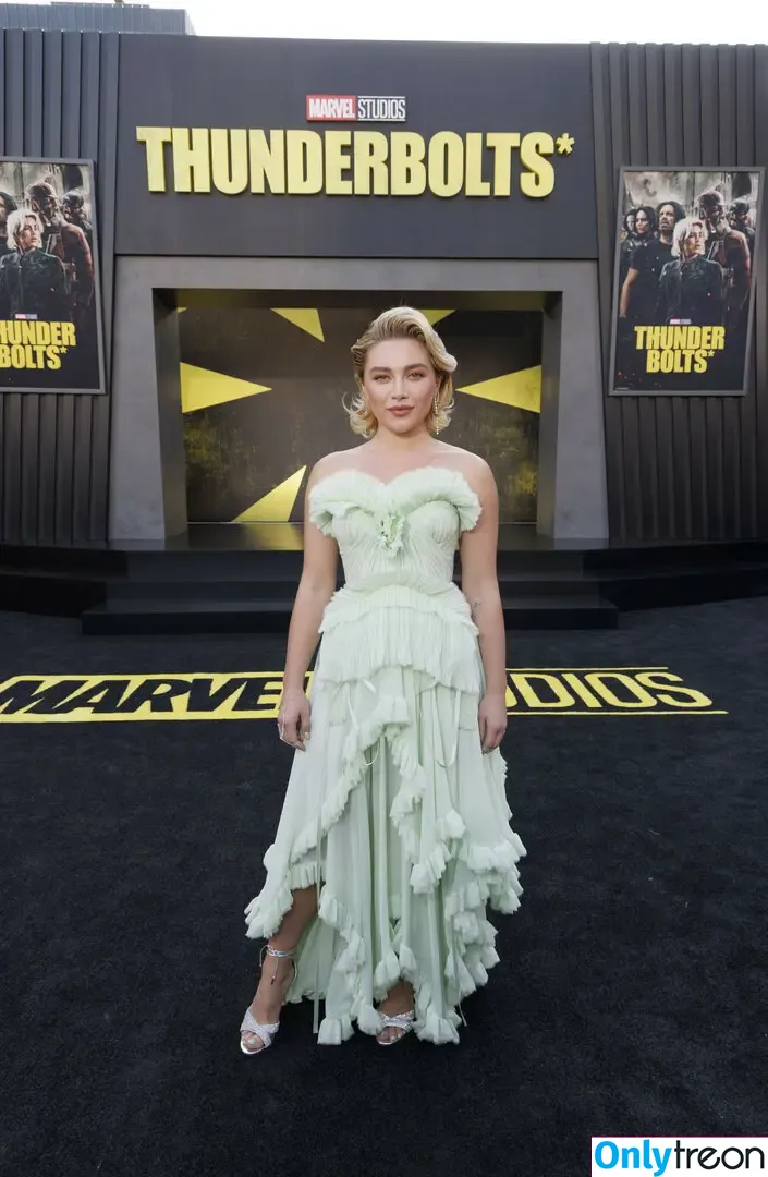Florence Pugh nude photo #2037 (florencepugh)