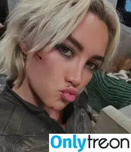 Florence Pugh nude photo #2159 (florencepugh)
