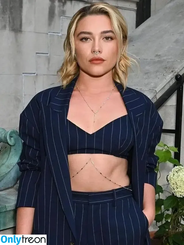 Florence Pugh nude photo #2164 (florencepugh)