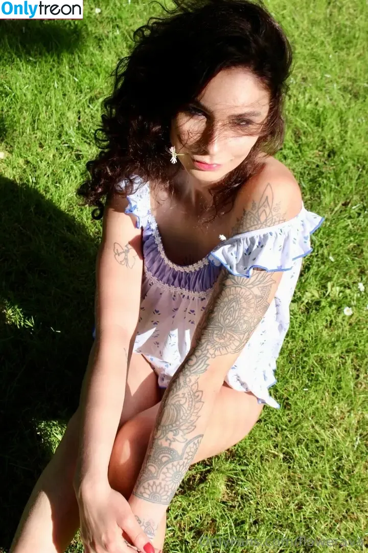 flowerava nude photo #0012 (flowerava.ts)