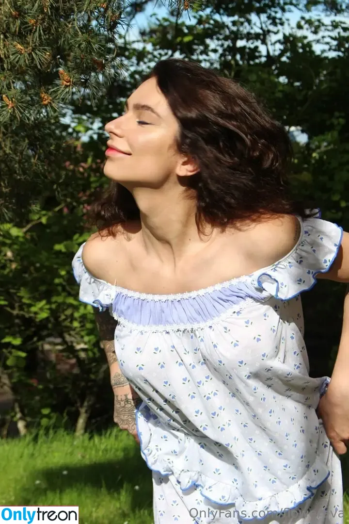 flowerava nude photo #0018 (flowerava.ts)