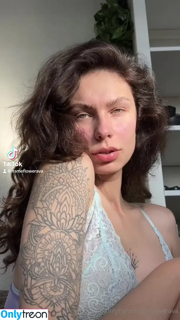 flowerava nude photo #0025 (flowerava.ts)