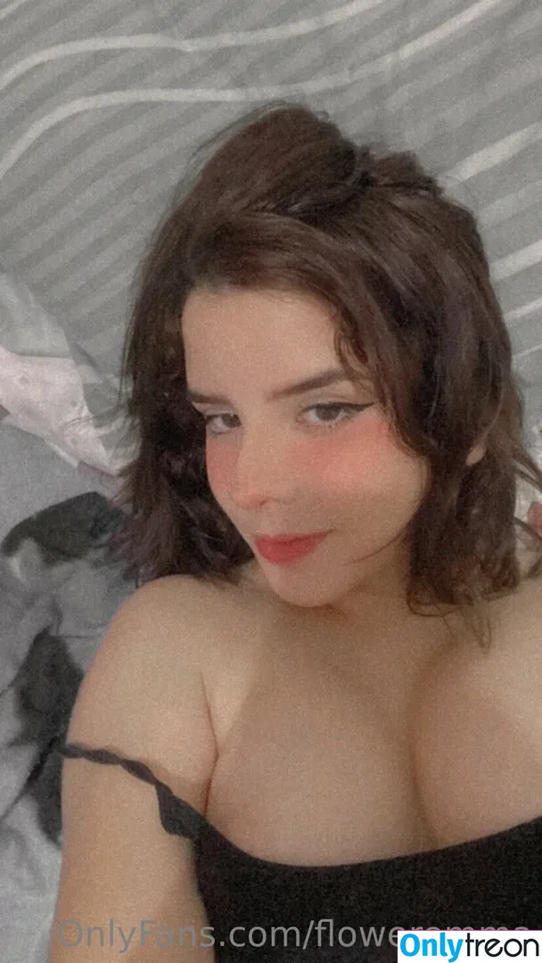 floweremma nude photo #0011 (floweramaames)