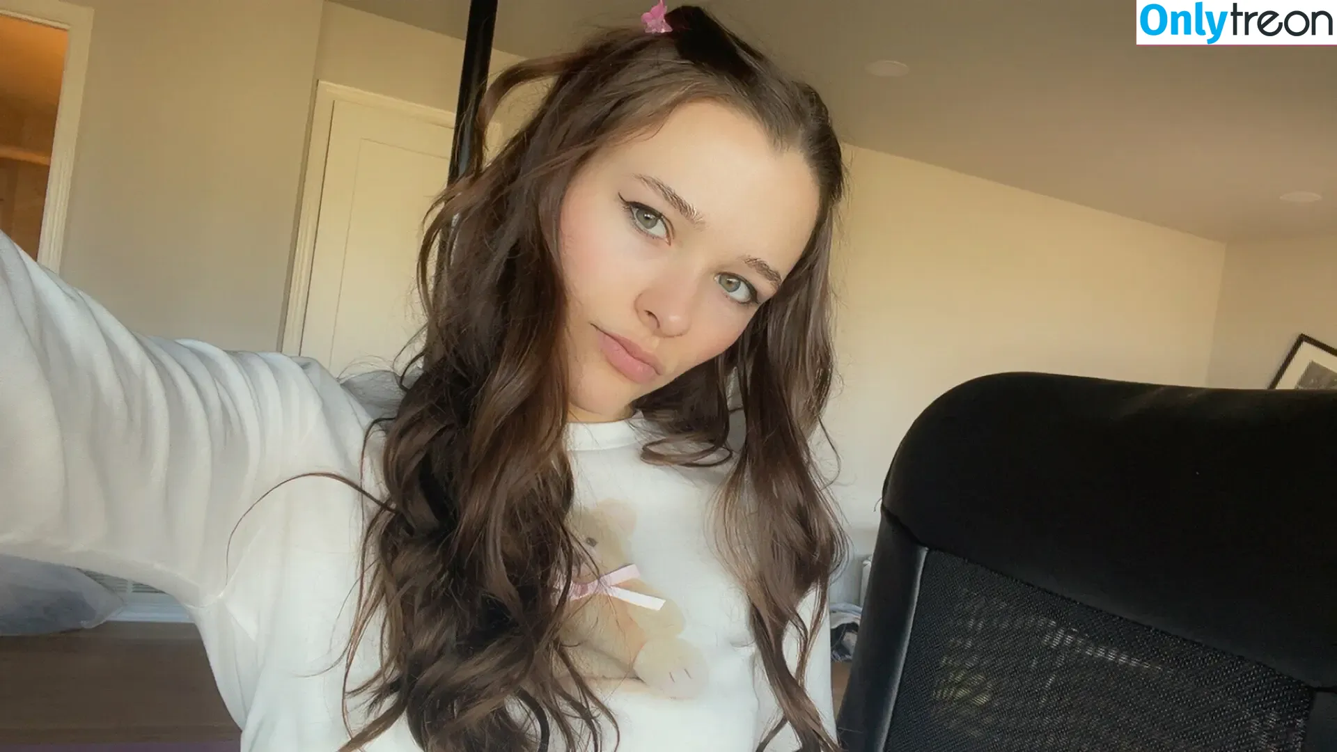 flowwithsky nude photo #0262 (skyflowartist)
