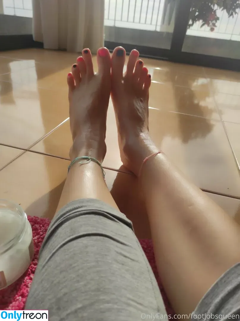 footjobsqueen nude photo #0026 (footjobsqueen)