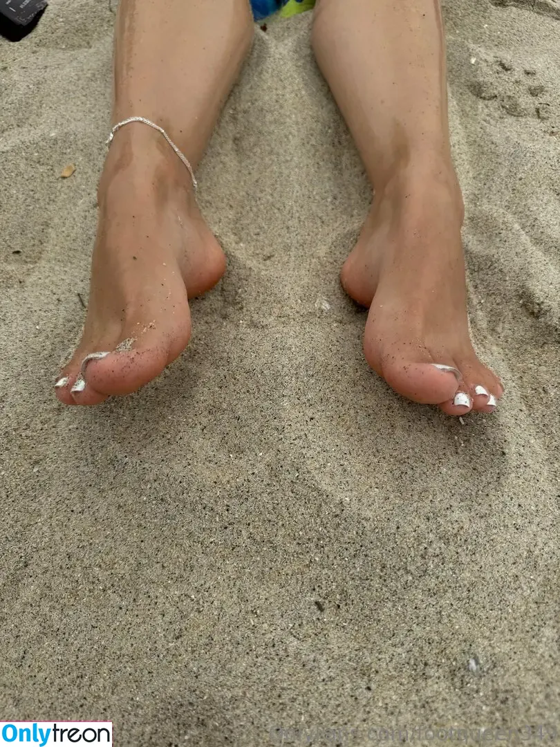 footqueen349 nude photo #0026 (footqueen349)