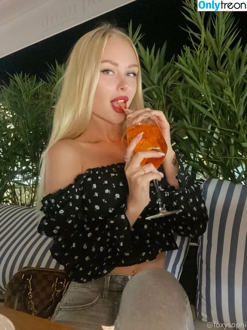foxysophi nude photo #0096 (foxysophie)