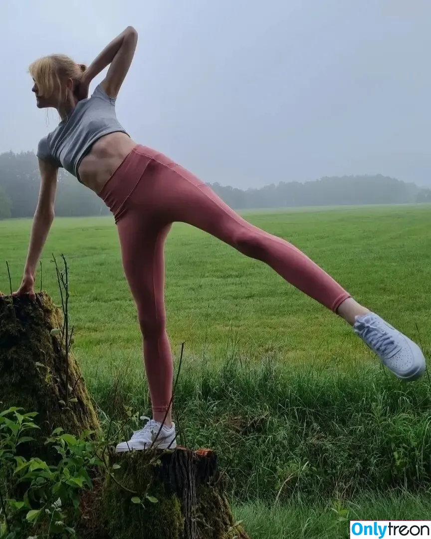Franziska Reineke nude photo #0012 (reinekefranziska / u180600238)