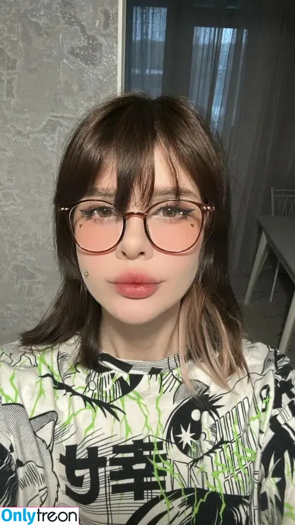 frauleinmilk nude photo #0404 (suisai.uwu / suisaiuwu)
