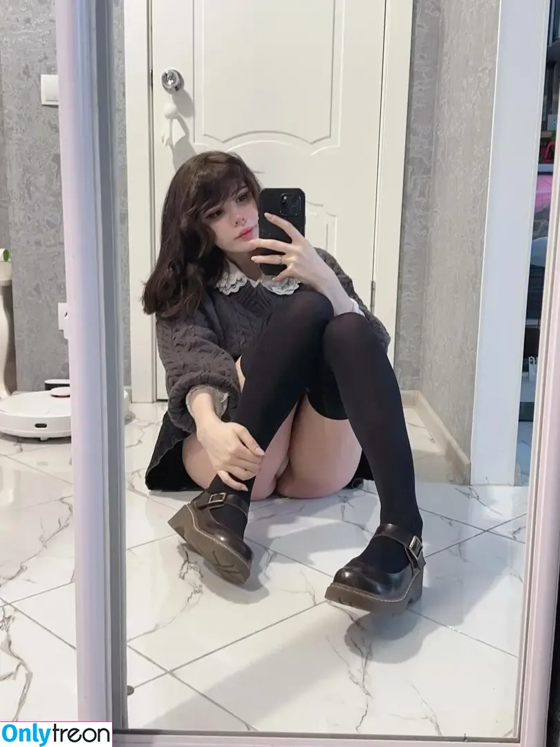 frauleinmilk nude photo #0443 (suisai.uwu / suisaiuwu)