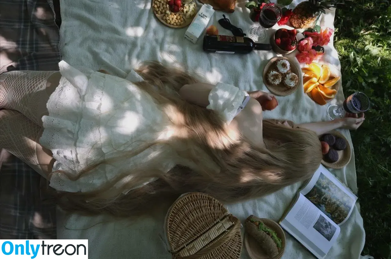 frauleinmilk nude photo #0928 (suisai.uwu / suisaiuwu)