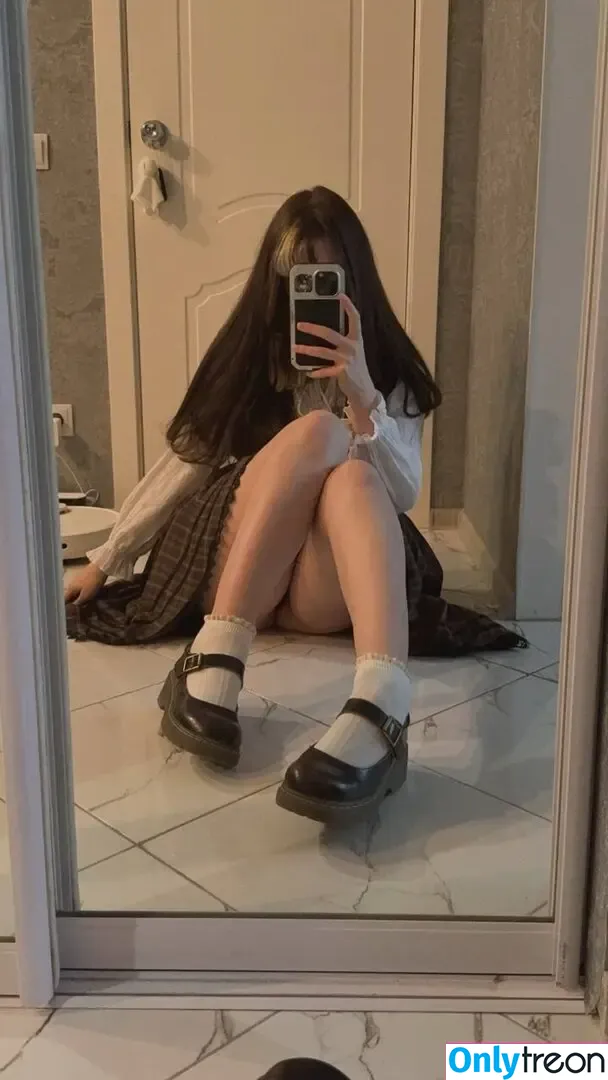 frauleinmilk nude photo #1636 (suisai.uwu / suisaiuwu)