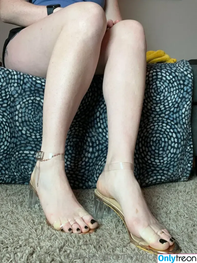 freckled_feet nude photo #0023 (freckled_feet)