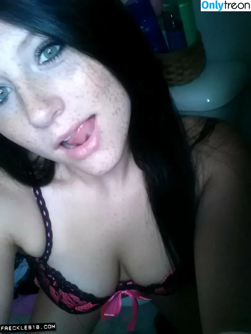 Freckles nude photo #0033 (drayadominicana)