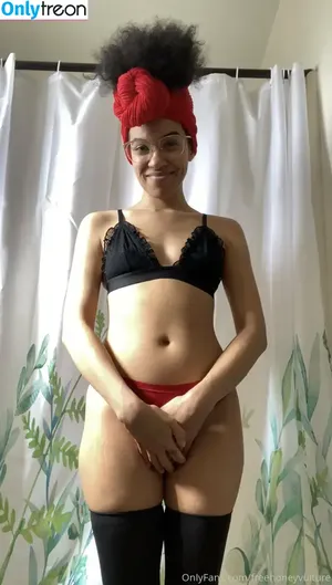freehoneygriffin / muthafnfame267 nude photo #0060