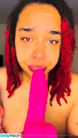 freepeachesncream / peachesn_cream2 nude photo #0017