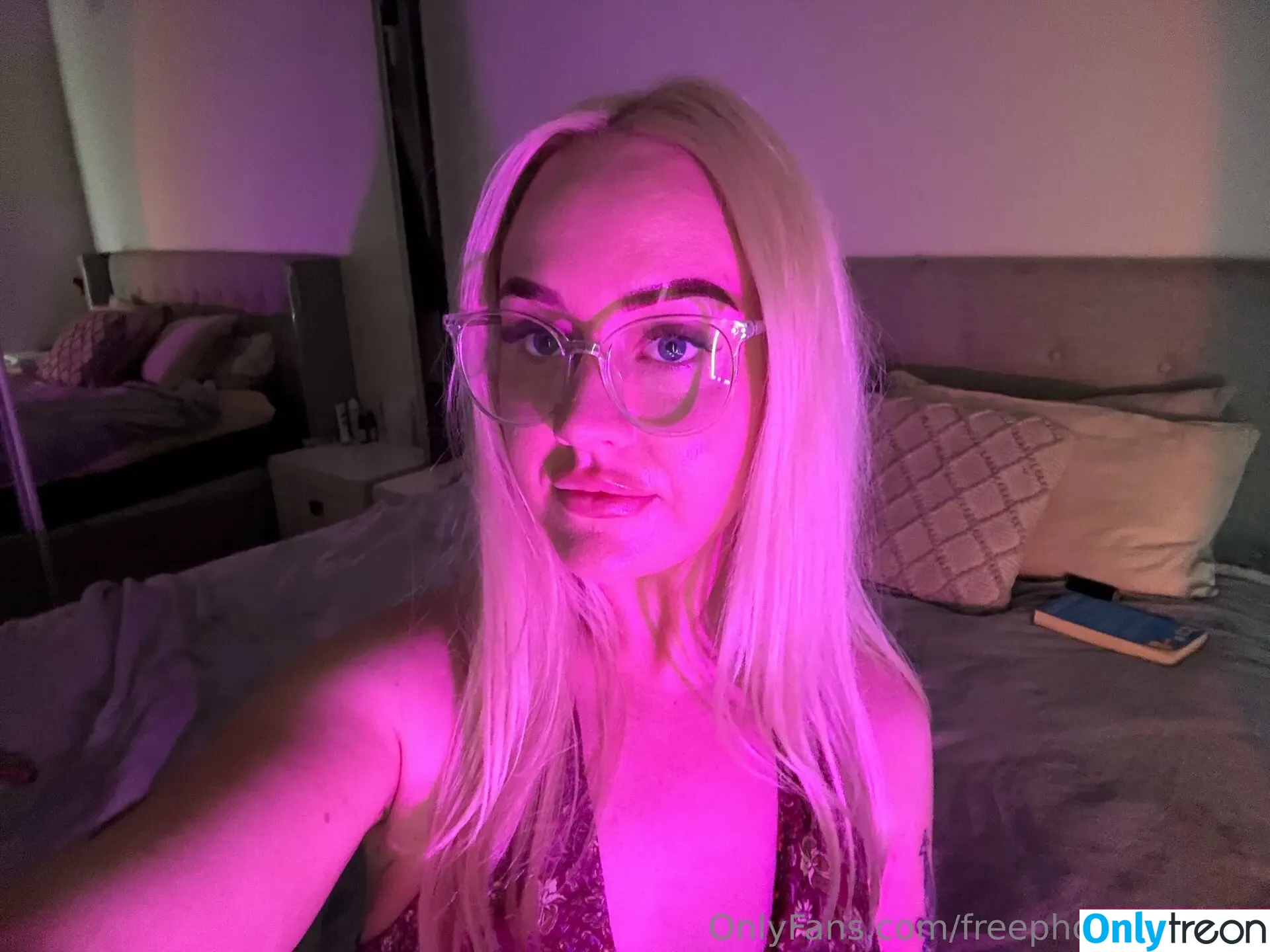 freephoebeknight nude photo #0024 (freephoebeknight)