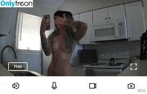 freevixly / xsarah_amyx nude photo #0001