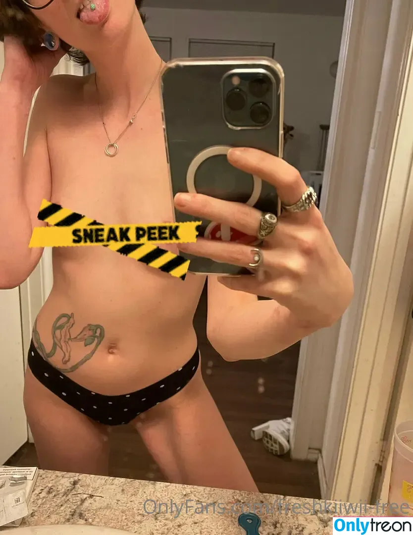 freshkiiwii-free nude photo #0001 (fresh.kiiwii)