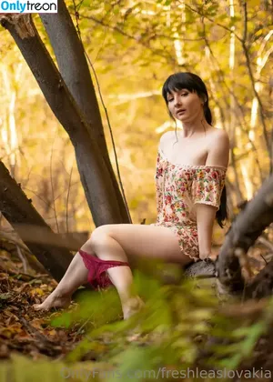 freshleaslovakia / liasoloviiova nude photo #0033