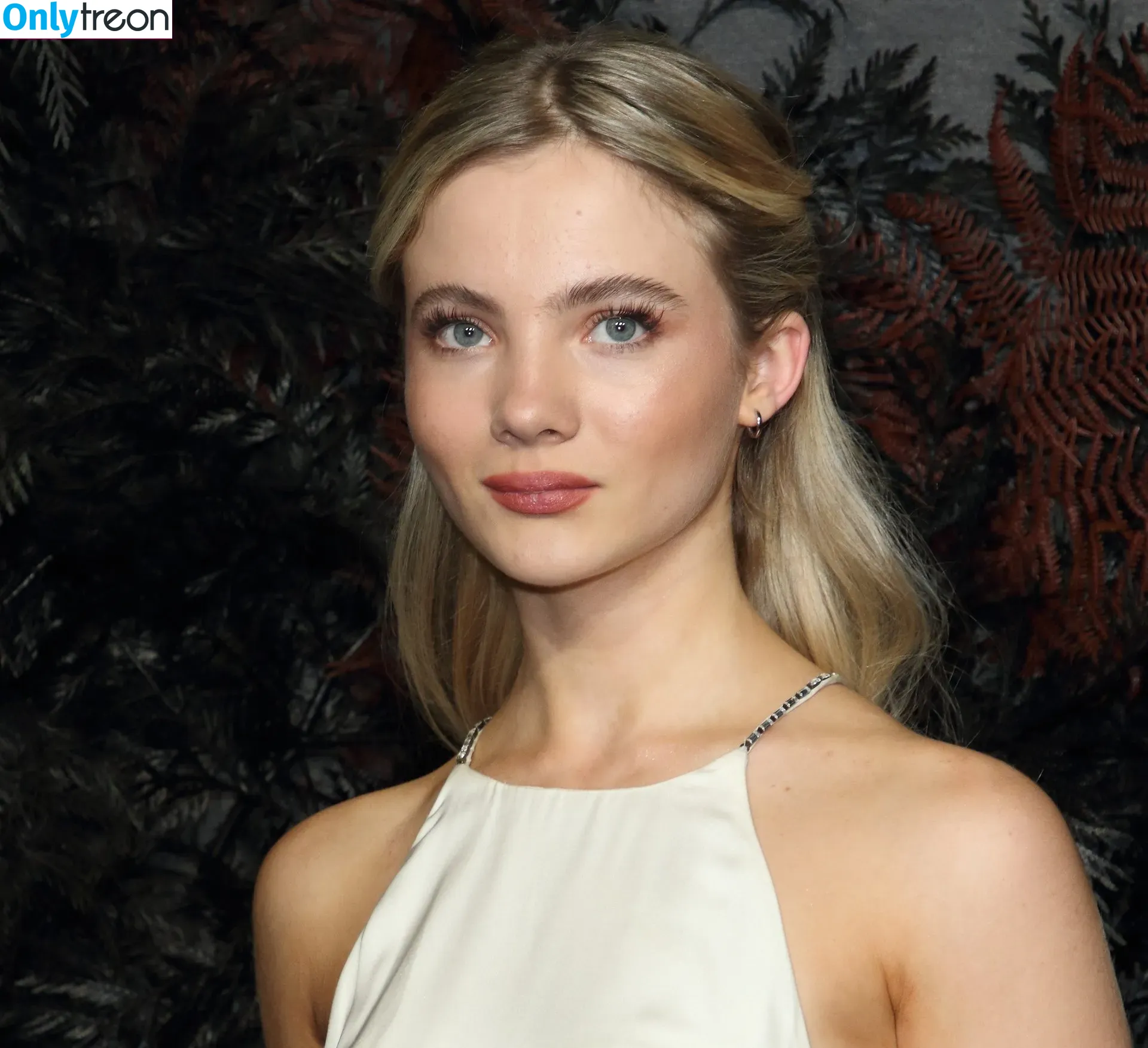 Freya Allan nude photo #0001 (Ciri / freyaallan / freyaallann)