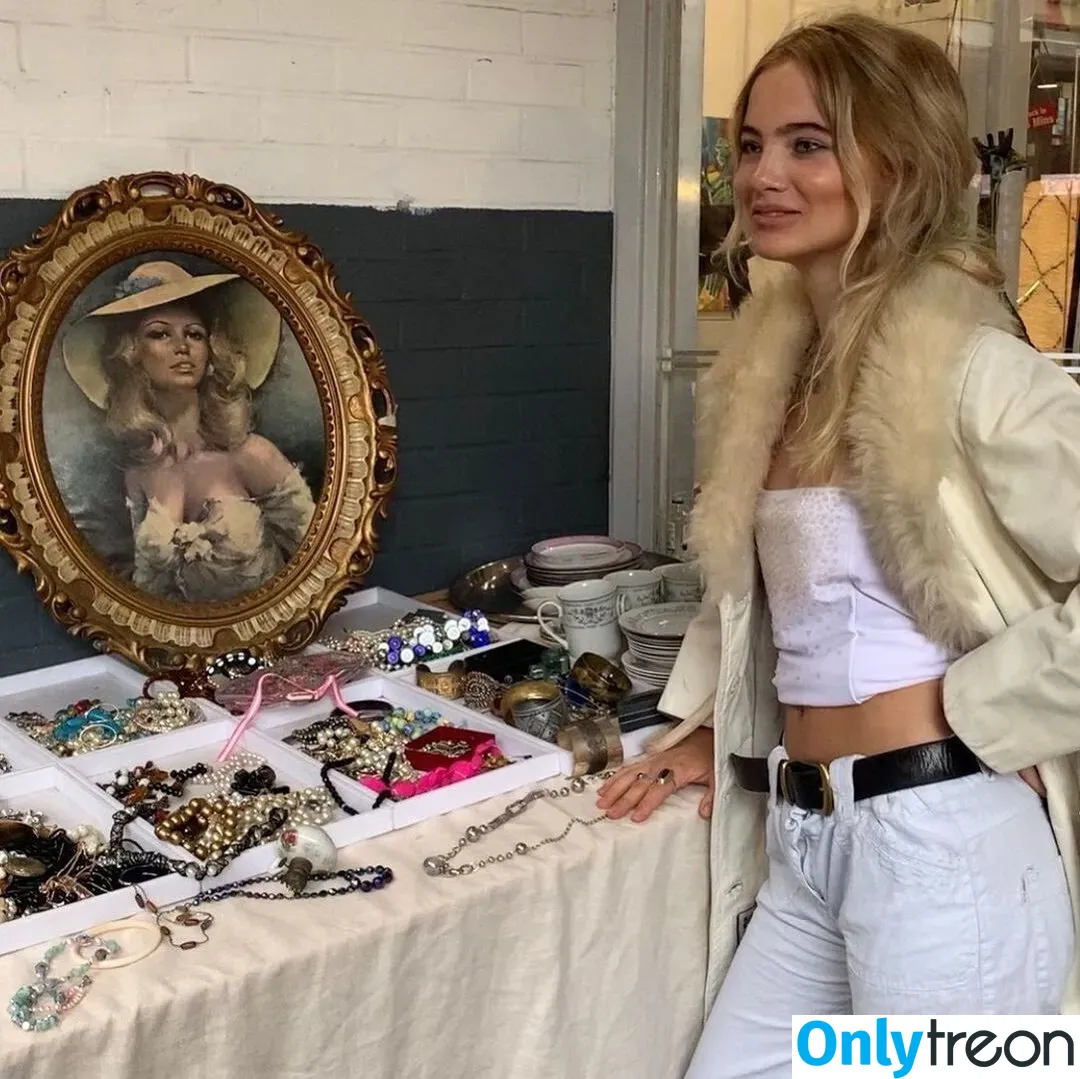 Freya Allan nude photo #0071 (Ciri / freyaallan / freyaallann)