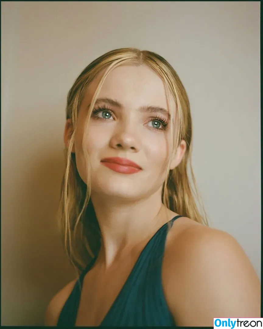 Freya Allan nude photo #0118 (Ciri / freyaallan / freyaallann)