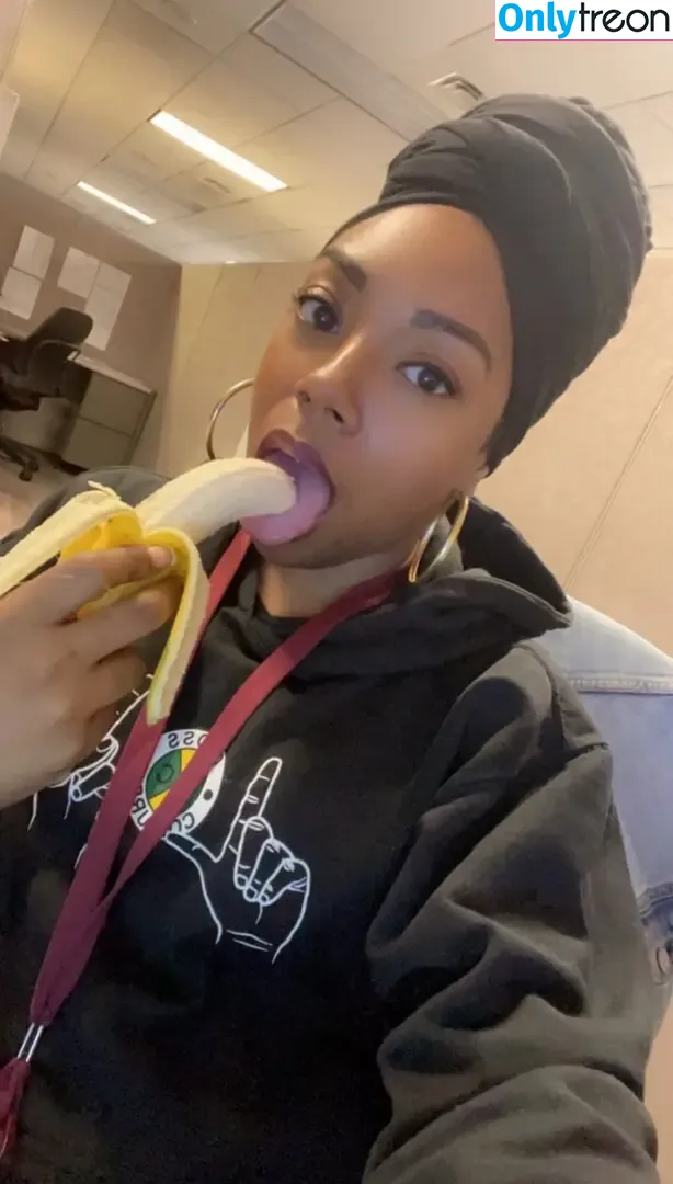 Fromfatmawithxoxo nude photo #0001 (supahotshopper)
