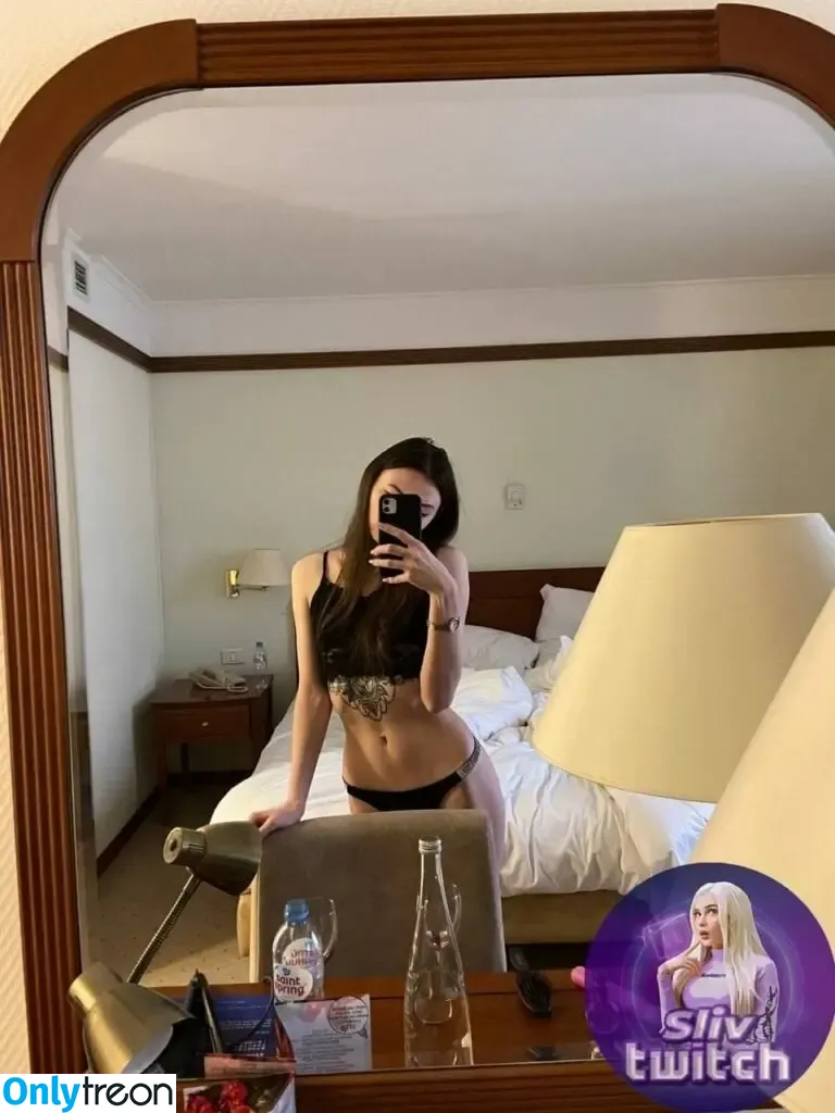 fruktozka nude photo #0009 (frukt0zka / sofiakaoz)