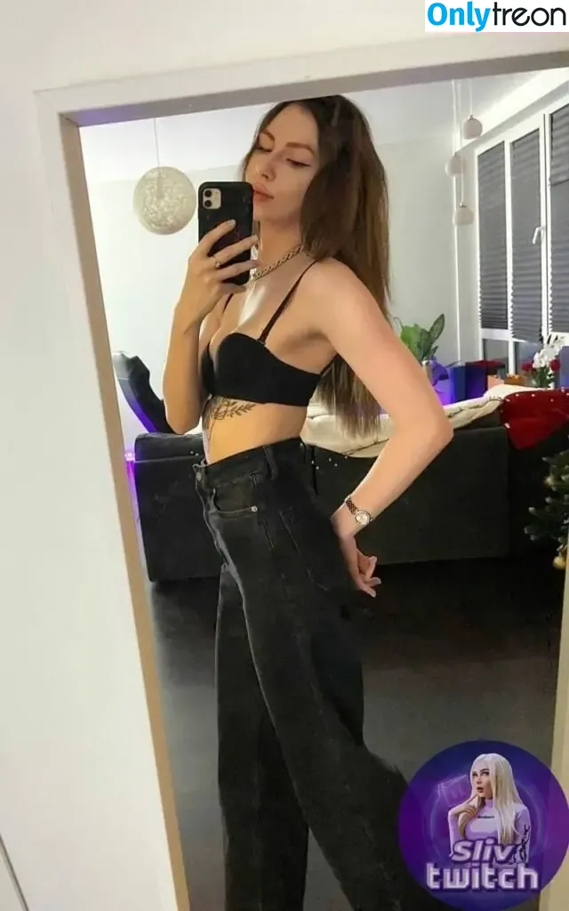 fruktozka nude photo #0010 (frukt0zka / sofiakaoz)