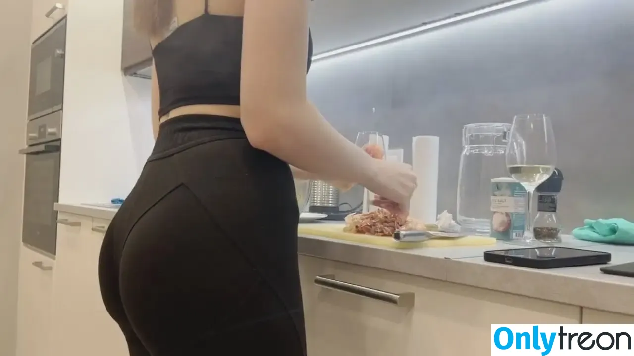 fruktozka nude photo #0020 (frukt0zka / sofiakaoz)