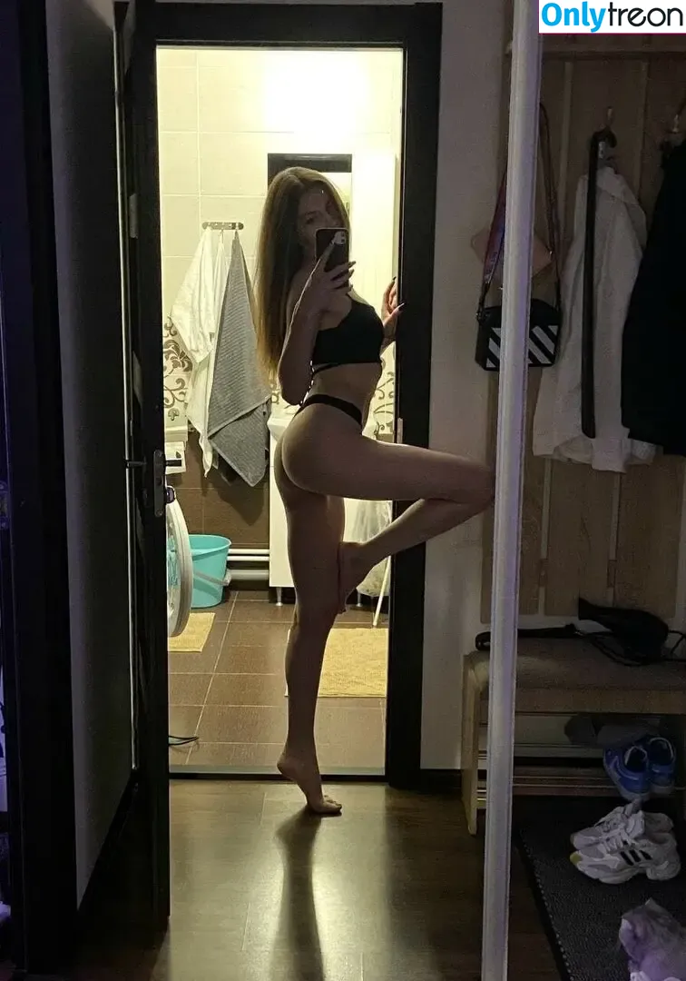 fruktozka nude photo #0034 (frukt0zka / sofiakaoz)