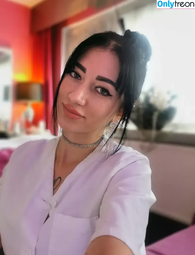 Fuck-Gina nude photo #0001 (Fuck-Gina)