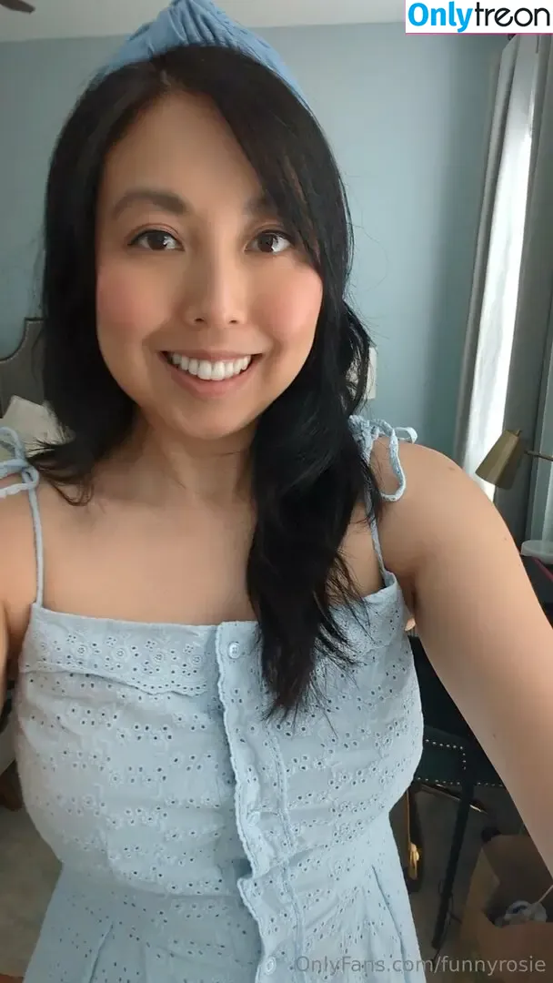 funnyrosie nude photo #0062 (outoftheboxrosie)