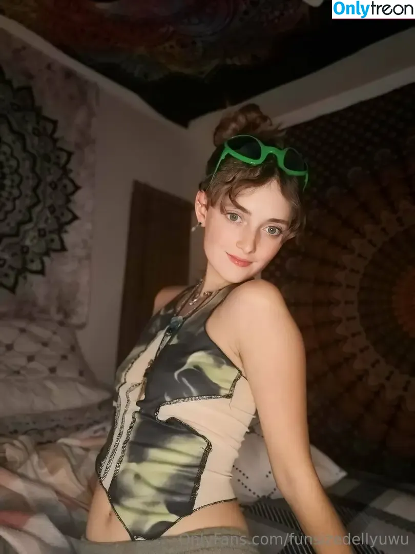 funsizedellyuwu nude photo #0013 (funsizehaley)