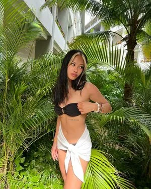 Gabby.hua / Gabby Hua nude photo #0014