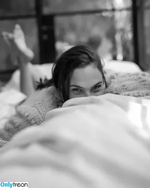 gal_gadot / inked_hriss nude photo #0062