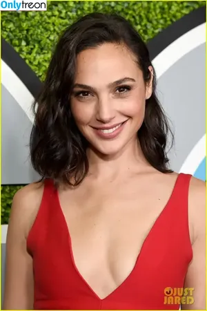 gal_gadot / inked_hriss nude photo #0097